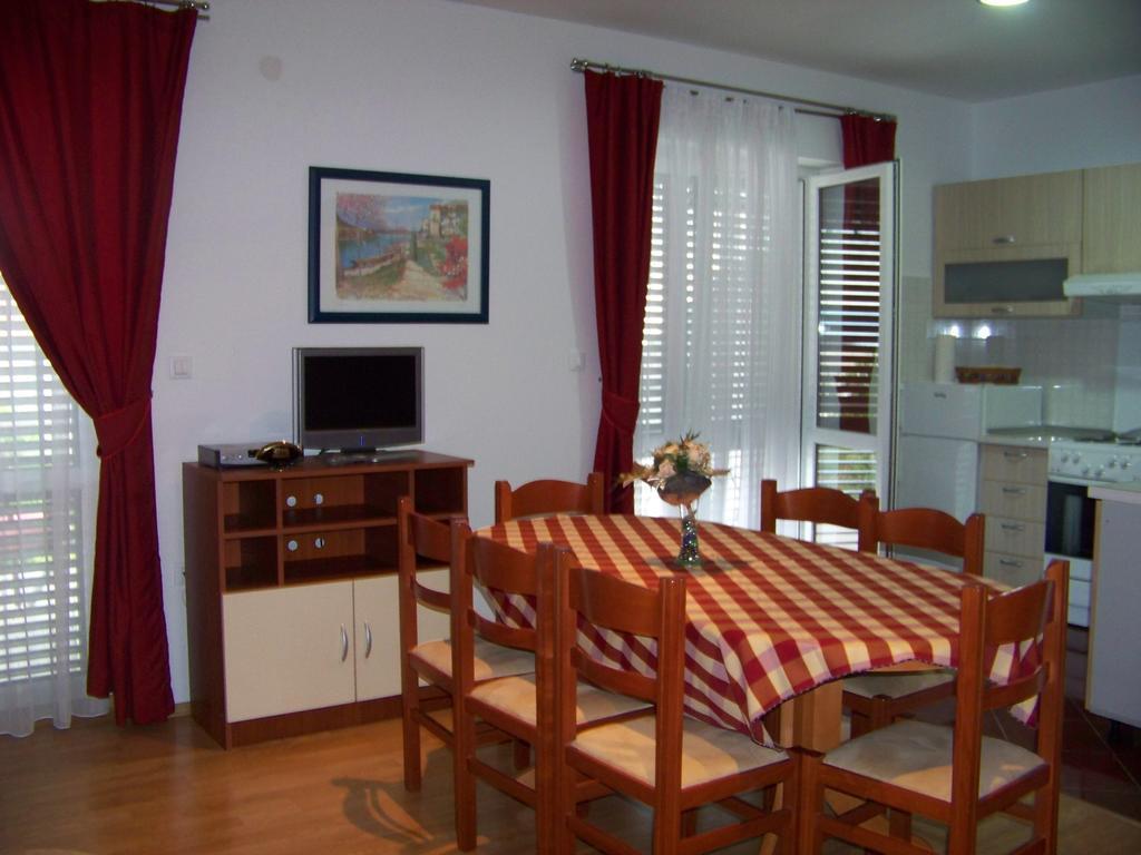 Apartments Bozikovic Podstrana Szoba fotó