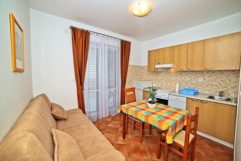 Apartments Bozikovic Podstrana Szoba fotó
