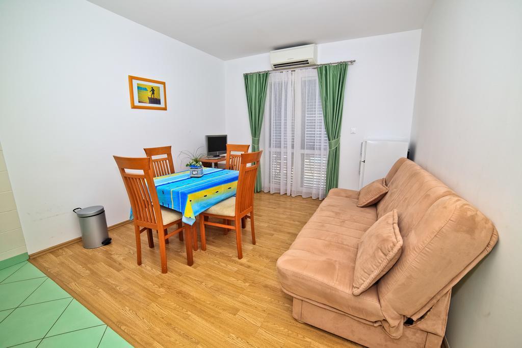 Apartments Bozikovic Podstrana Szoba fotó