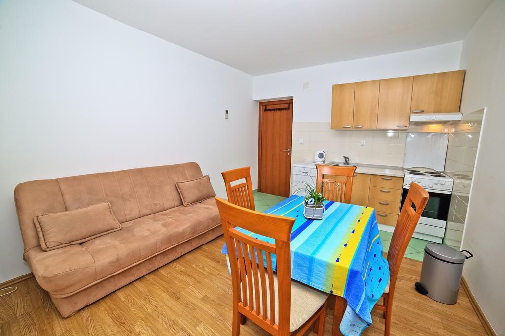 Apartments Bozikovic Podstrana Szoba fotó