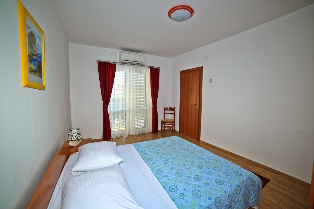 Apartments Bozikovic Podstrana Szoba fotó