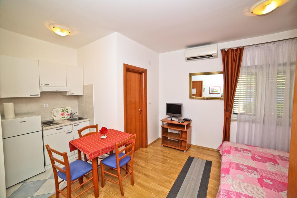 Apartments Bozikovic Podstrana Szoba fotó