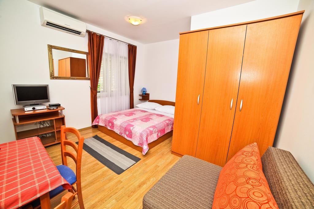 Apartments Bozikovic Podstrana Szoba fotó